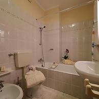 Petalo Bianco 100m From Lake