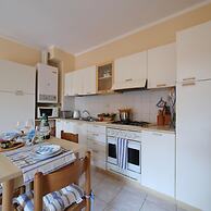 Petalo Bianco 100m From Lake