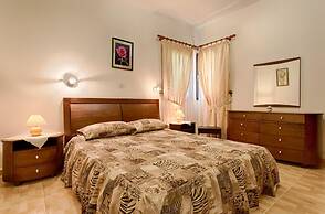 Villa Tsikkos Tria in Argaka