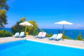 Antigoni Villa Tria in Longos