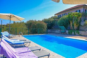 Antigoni Villa Tria in Longos