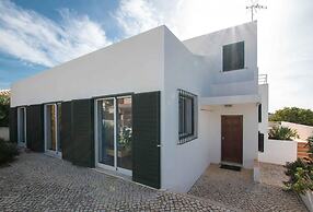 Casa da Alcaria by Portucasa