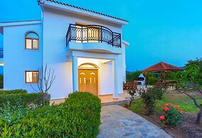 Villa Leda Finiki in Latchi