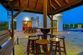 Villa Leda Finiki in Latchi