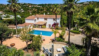 Quinta da Galina by Portucasa