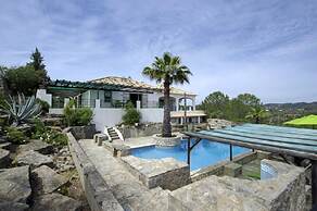 Villa Metacasa by Portucasa