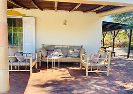 Casa Colinas Roxas by Portucasa