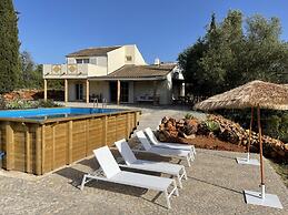 Casa Colinas Roxas by Portucasa