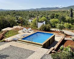 Casa Colinas Roxas by Portucasa