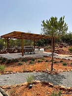 Casa Colinas Roxas by Portucasa