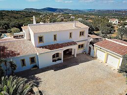 Villa Santa Barbara by Portucasa