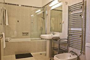 Villa Santa Barbara by Portucasa