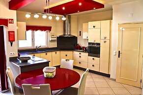 Villa Santa Barbara by Portucasa