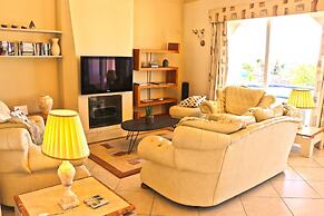 Villa Santa Barbara by Portucasa