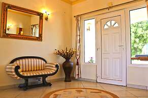 Villa Santa Barbara by Portucasa