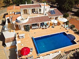 Villa Santa Barbara by Portucasa