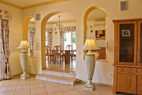 Villa Santa Barbara by Portucasa