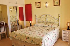 Villa Santa Barbara by Portucasa