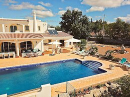 Villa Santa Barbara by Portucasa