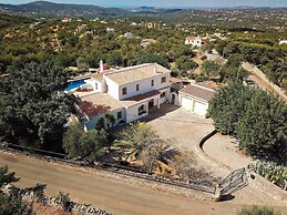 Villa Santa Barbara by Portucasa