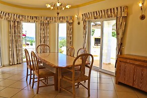 Villa Santa Barbara by Portucasa