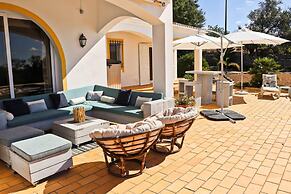 Villa Santa Barbara by Portucasa