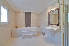 Casa do Pomar by Portucasa