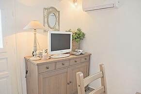 Lili Luxury Cottage in Ozias