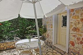 Lili Luxury Cottage in Ozias