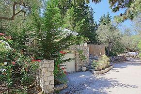 Lili Luxury Cottage in Ozias