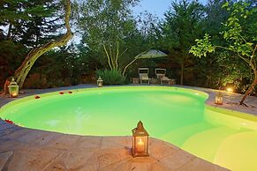 Lili Luxury Cottage in Ozias