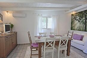 Lili Luxury Cottage in Ozias