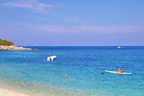 Lili Luxury Cottage in Ozias