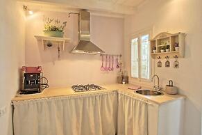 Lili Luxury Cottage in Ozias