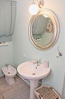 Lili Luxury Cottage in Ozias