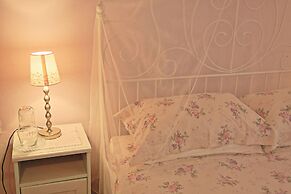 Lili Luxury Cottage in Ozias