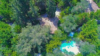 Lili Luxury Cottage in Ozias