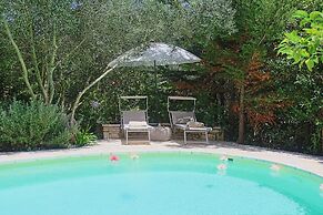 Lili Luxury Cottage in Ozias