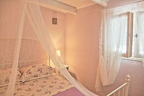 Lili Luxury Cottage in Ozias