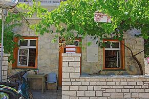 Lili Luxury Cottage in Ozias