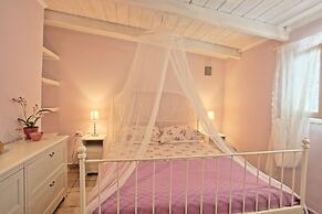 Lili Luxury Cottage in Ozias