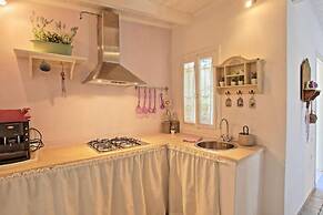 Lili Luxury Cottage in Ozias