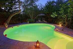 Lili Luxury Cottage in Ozias