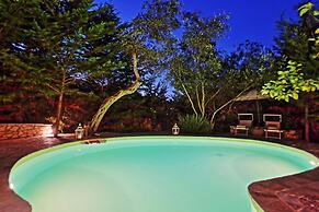 Lili Luxury Cottage in Ozias