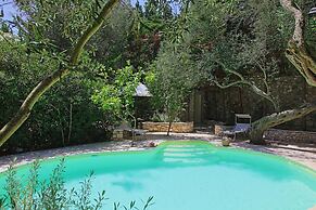 Lili Luxury Cottage in Ozias