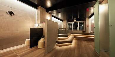 Rembrandt Cabin and Spa Shimbashi - Caters to Men