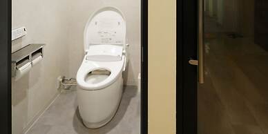 Rembrandt Cabin and Spa Shimbashi - Caters to Men