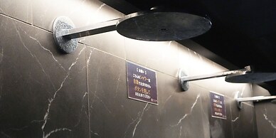 Rembrandt Cabin and Spa Shimbashi - Caters to Men