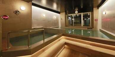 Rembrandt Cabin and Spa Shimbashi - Caters to Men