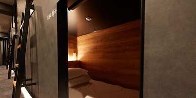 Rembrandt Cabin and Spa Shimbashi - Caters to Men